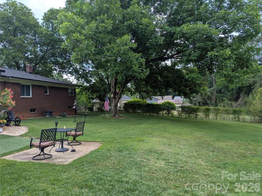 1311 Metcalf Road, Shelby, NC 28150.  MLS# CAR4422153, YatesRealty ID 49245. Many Sitting Areas