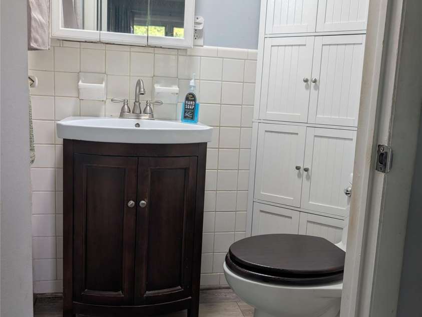 1311 Metcalf Road, Shelby, NC 28150.  MLS# CAR4422153, YatesRealty ID 49245. Primary Bathroom