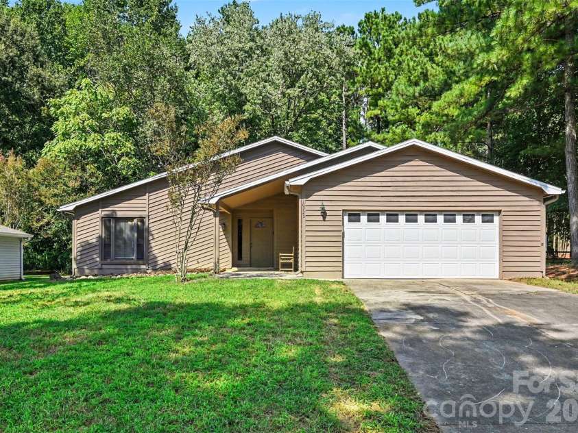 10225 Atchinson Drive, Mint Hill, NC 28227.  MLS# CAR4420202, YatesRealty ID 49246. 