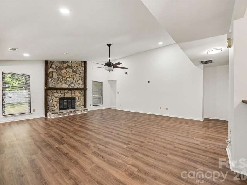 10225 Atchinson Drive, Mint Hill, NC 28227.  MLS# CAR4420202, YatesRealty ID 49246. 
