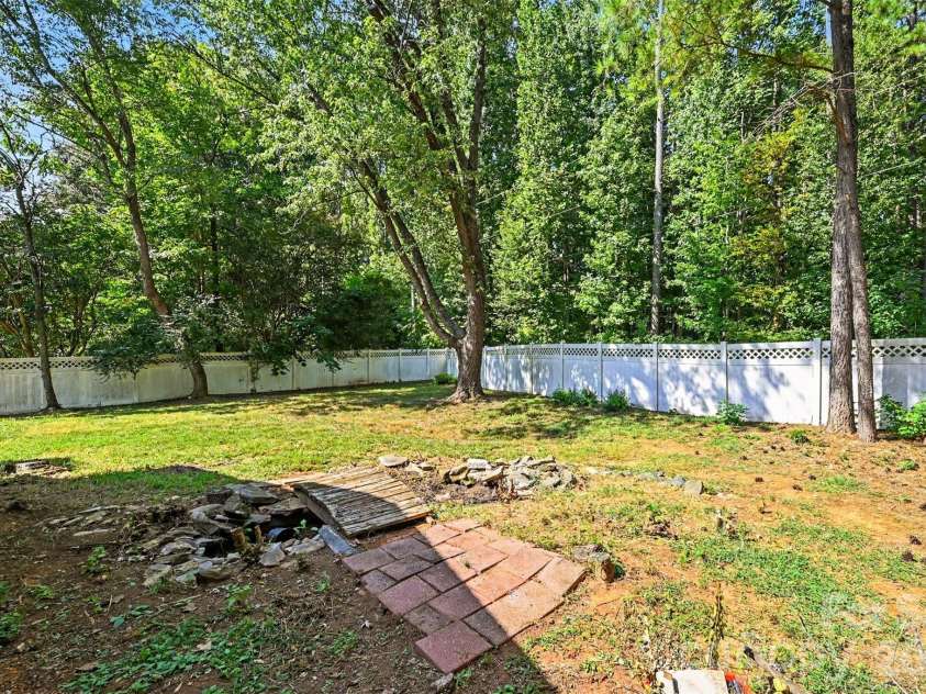 10225 Atchinson Drive, Mint Hill, NC 28227.  MLS# CAR4420202, YatesRealty ID 49246. 