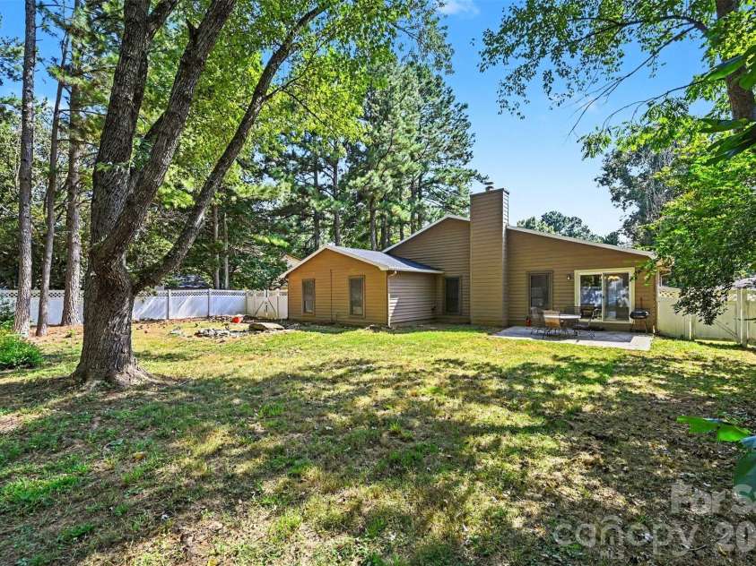 10225 Atchinson Drive, Mint Hill, NC 28227.  MLS# CAR4420202, YatesRealty ID 49246. 