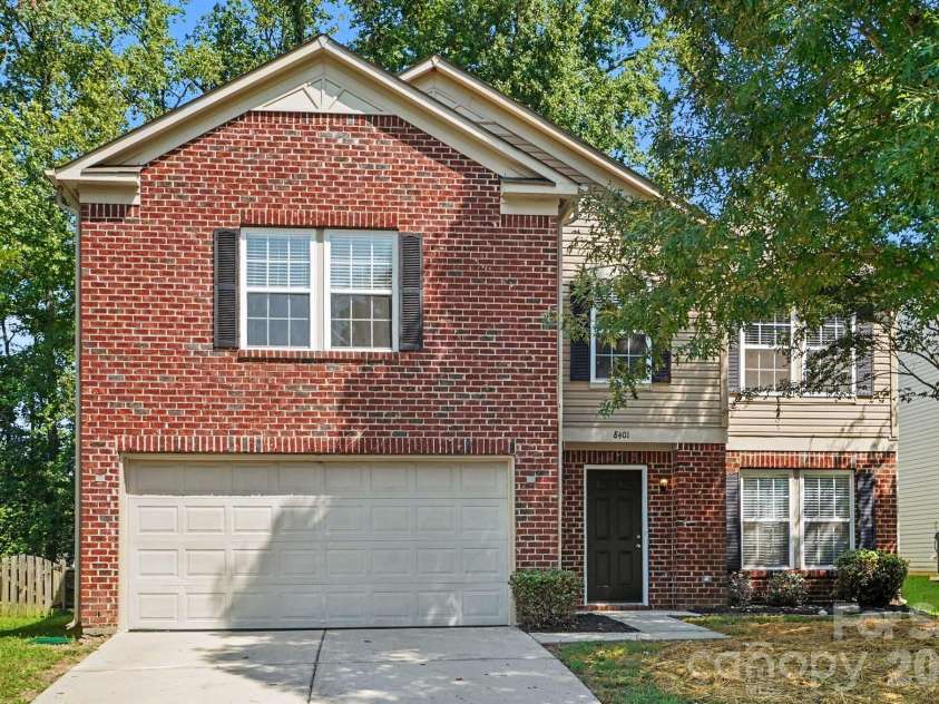 8401 Rockmoor Ridge Road, Charlotte, NC 28215.  MLS# CAR4421109, YatesRealty ID 49247. 