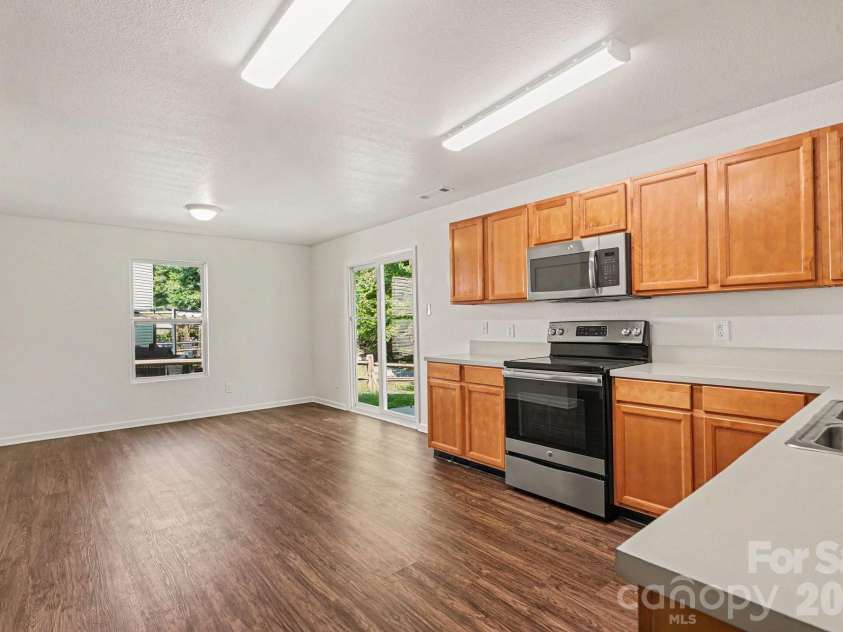 8401 Rockmoor Ridge Road, Charlotte, NC 28215.  MLS# CAR4421109, YatesRealty ID 49247. 