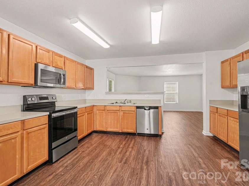 8401 Rockmoor Ridge Road, Charlotte, NC 28215.  MLS# CAR4421109, YatesRealty ID 49247. 