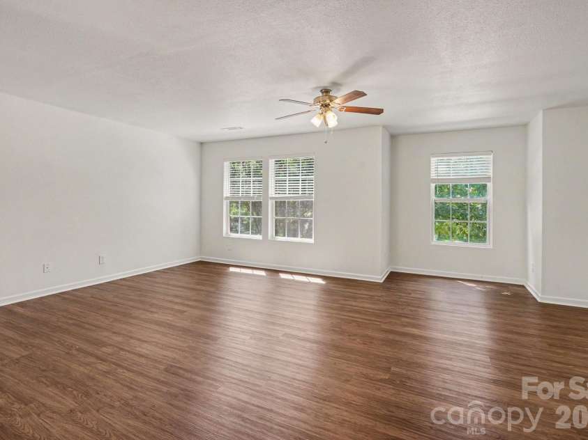8401 Rockmoor Ridge Road, Charlotte, NC 28215.  MLS# CAR4421109, YatesRealty ID 49247. 