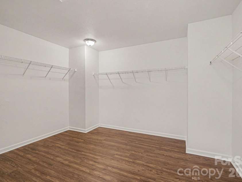 8401 Rockmoor Ridge Road, Charlotte, NC 28215.  MLS# CAR4421109, YatesRealty ID 49247. 