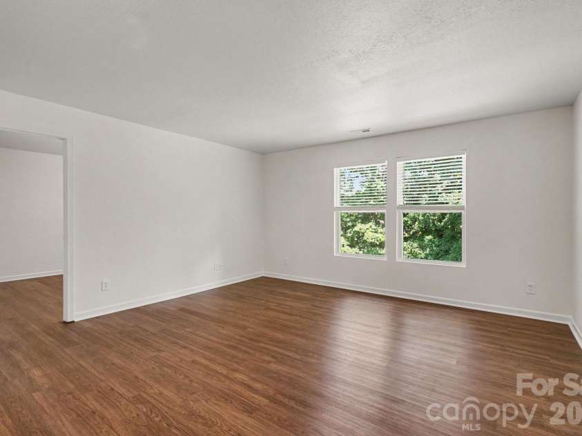 8401 Rockmoor Ridge Road, Charlotte, NC 28215.  MLS# CAR4421109, YatesRealty ID 49247. 