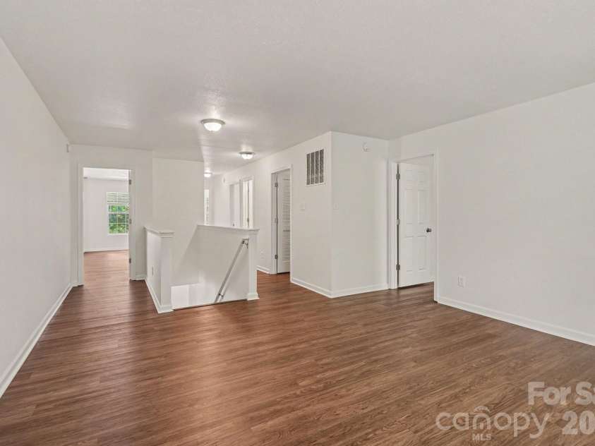 8401 Rockmoor Ridge Road, Charlotte, NC 28215.  MLS# CAR4421109, YatesRealty ID 49247. 