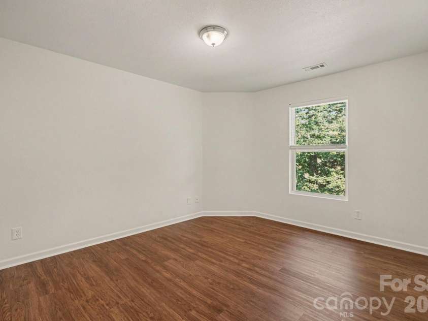 8401 Rockmoor Ridge Road, Charlotte, NC 28215.  MLS# CAR4421109, YatesRealty ID 49247. 