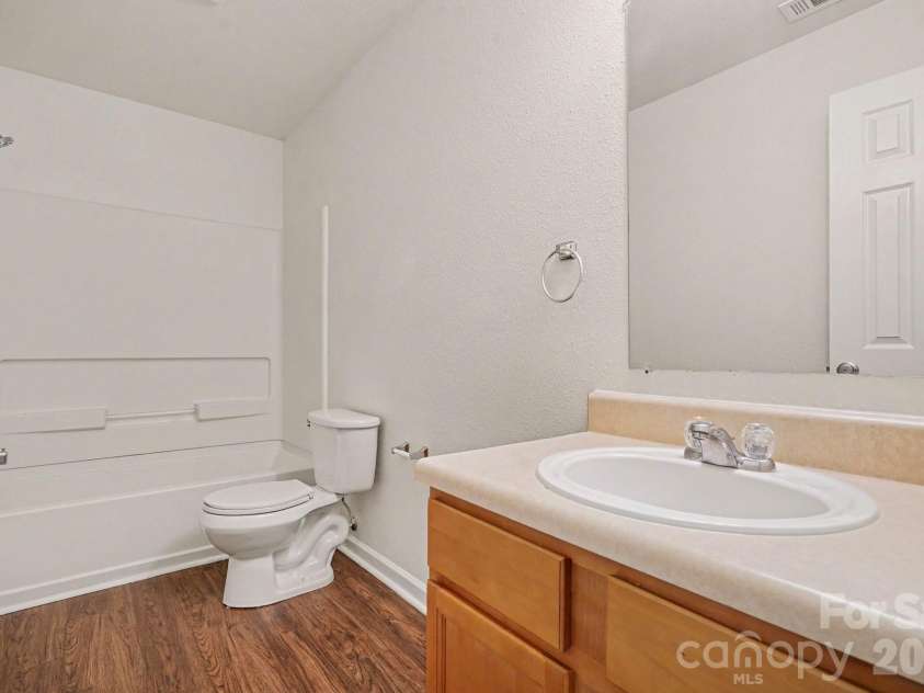 8401 Rockmoor Ridge Road, Charlotte, NC 28215.  MLS# CAR4421109, YatesRealty ID 49247. 