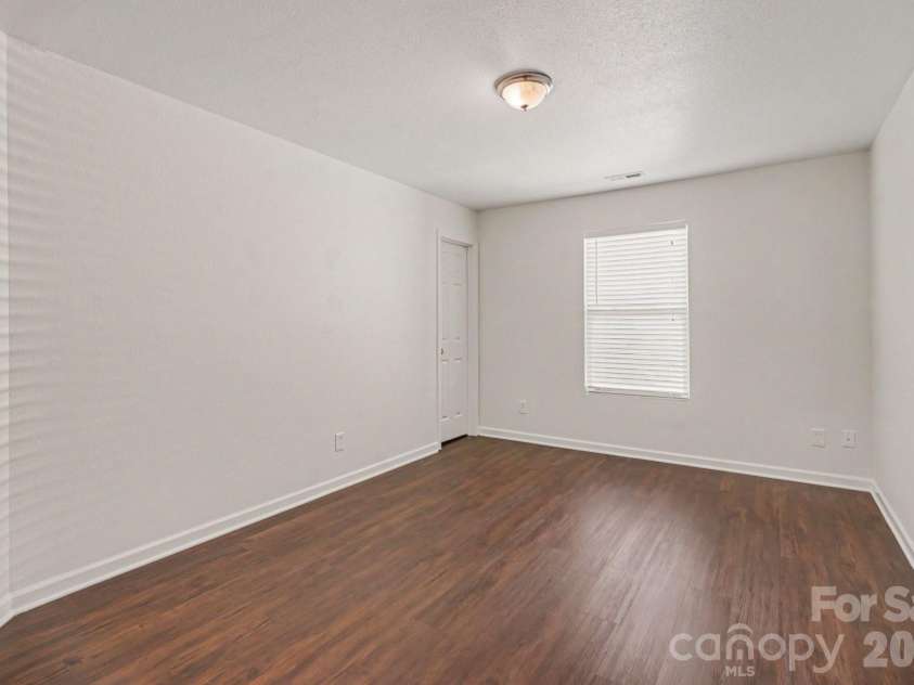 8401 Rockmoor Ridge Road, Charlotte, NC 28215.  MLS# CAR4421109, YatesRealty ID 49247. 