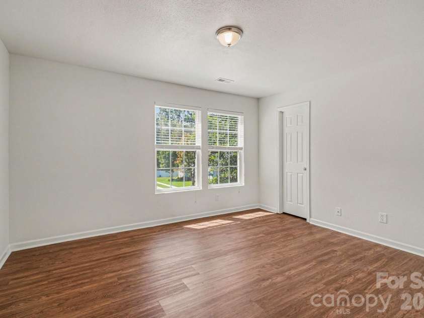 8401 Rockmoor Ridge Road, Charlotte, NC 28215.  MLS# CAR4421109, YatesRealty ID 49247. 