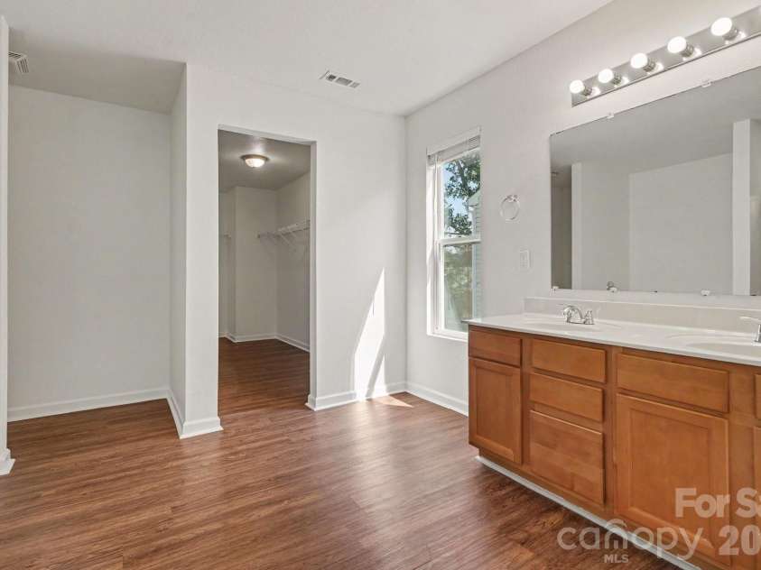 8401 Rockmoor Ridge Road, Charlotte, NC 28215.  MLS# CAR4421109, YatesRealty ID 49247. 