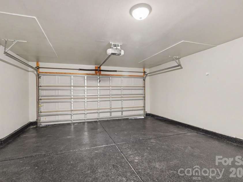 8401 Rockmoor Ridge Road, Charlotte, NC 28215.  MLS# CAR4421109, YatesRealty ID 49247. 
