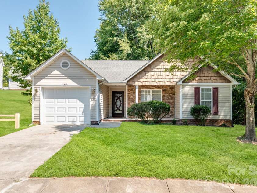 7917 Pebbleridge Drive, Charlotte, NC 28212.  MLS# CAR4421717, YatesRealty ID 49248. 