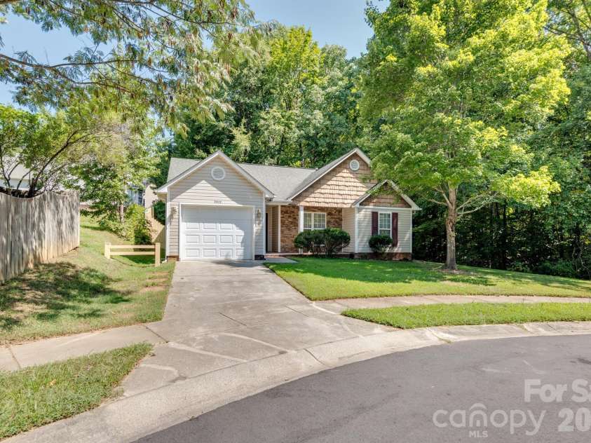 7917 Pebbleridge Drive, Charlotte, NC 28212.  MLS# CAR4421717, YatesRealty ID 49248. 