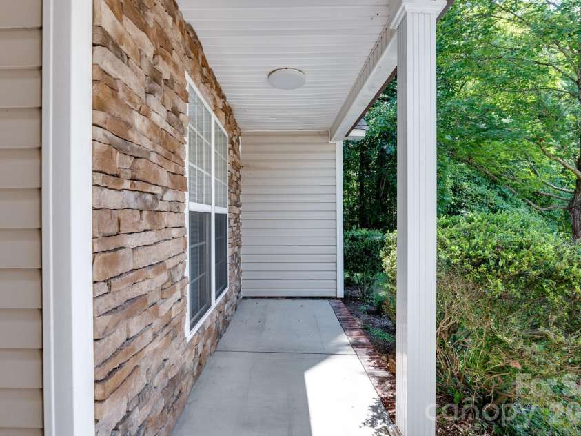 7917 Pebbleridge Drive, Charlotte, NC 28212.  MLS# CAR4421717, YatesRealty ID 49248. 
