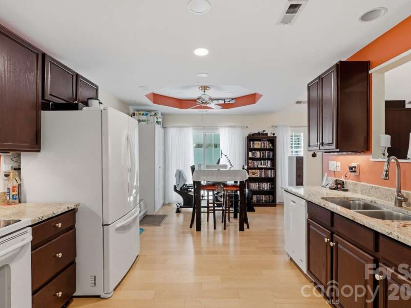 7917 Pebbleridge Drive, Charlotte, NC 28212.  MLS# CAR4421717, YatesRealty ID 49248. 