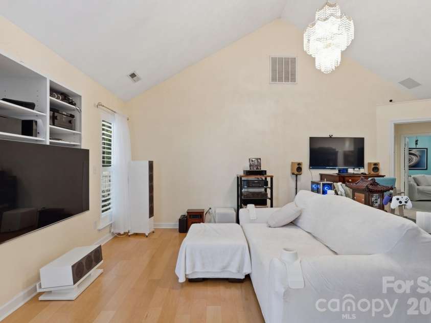 7917 Pebbleridge Drive, Charlotte, NC 28212.  MLS# CAR4421717, YatesRealty ID 49248. 