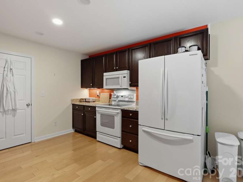 7917 Pebbleridge Drive, Charlotte, NC 28212.  MLS# CAR4421717, YatesRealty ID 49248. 