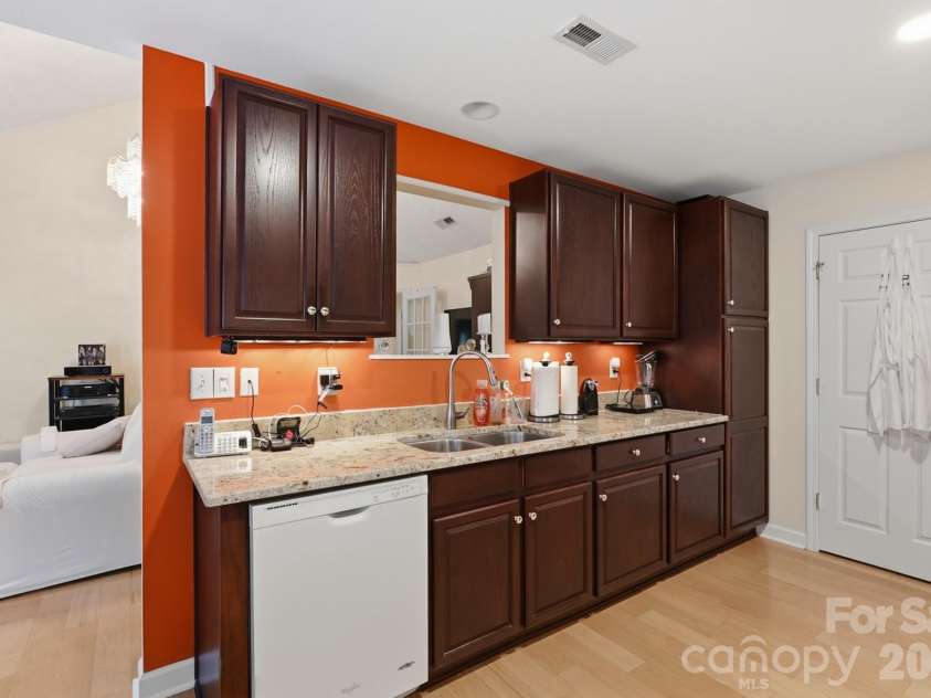 7917 Pebbleridge Drive, Charlotte, NC 28212.  MLS# CAR4421717, YatesRealty ID 49248. 