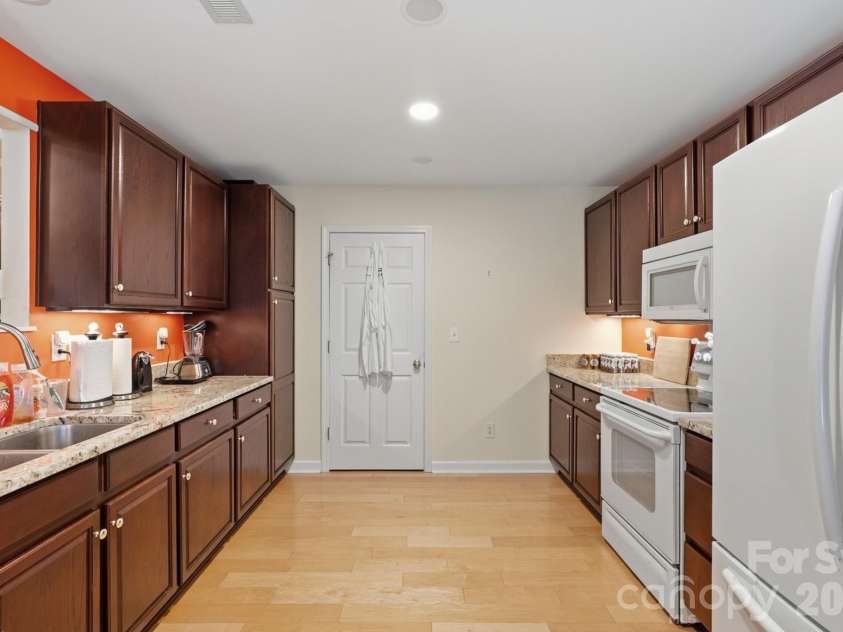 7917 Pebbleridge Drive, Charlotte, NC 28212.  MLS# CAR4421717, YatesRealty ID 49248. 