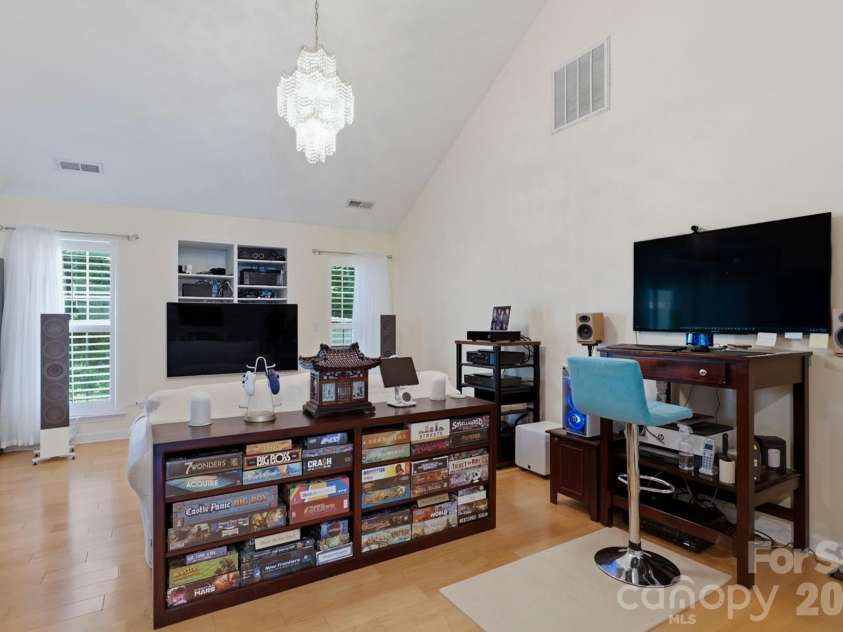 7917 Pebbleridge Drive, Charlotte, NC 28212.  MLS# CAR4421717, YatesRealty ID 49248. 