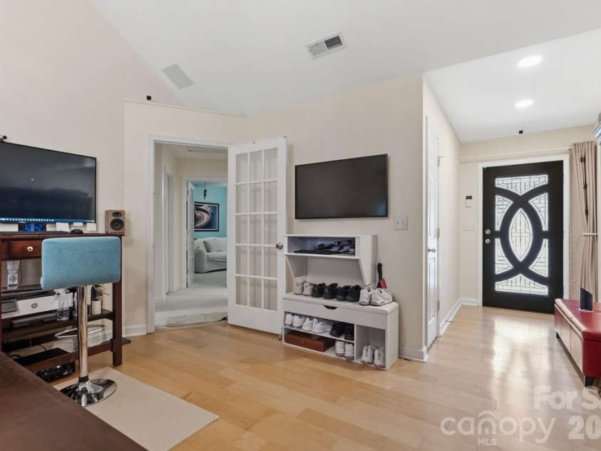 7917 Pebbleridge Drive, Charlotte, NC 28212.  MLS# CAR4421717, YatesRealty ID 49248. 