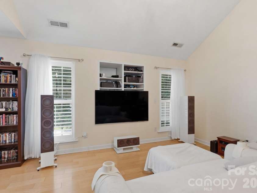 7917 Pebbleridge Drive, Charlotte, NC 28212.  MLS# CAR4421717, YatesRealty ID 49248. 