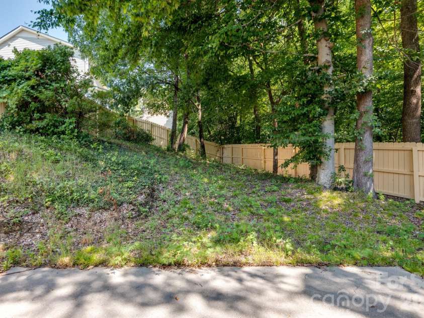 7917 Pebbleridge Drive, Charlotte, NC 28212.  MLS# CAR4421717, YatesRealty ID 49248. 