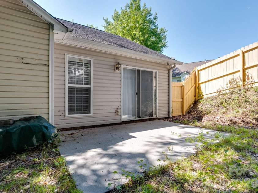 7917 Pebbleridge Drive, Charlotte, NC 28212.  MLS# CAR4421717, YatesRealty ID 49248. 
