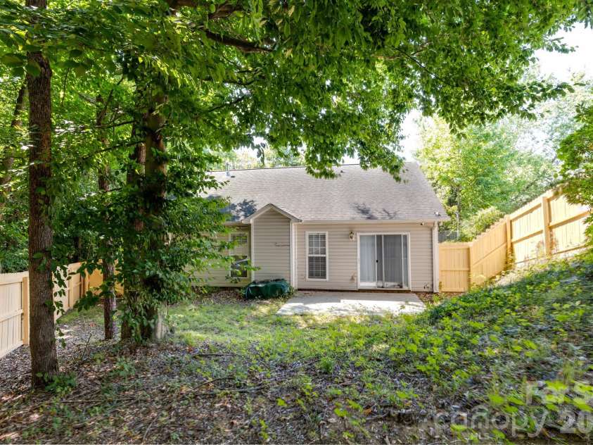 7917 Pebbleridge Drive, Charlotte, NC 28212.  MLS# CAR4421717, YatesRealty ID 49248. 
