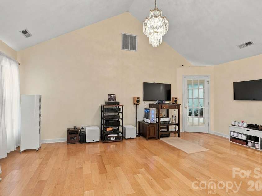 7917 Pebbleridge Drive, Charlotte, NC 28212.  MLS# CAR4421717, YatesRealty ID 49248. 