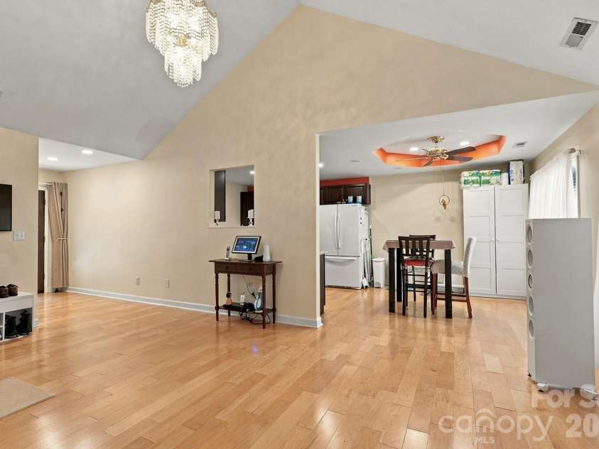 7917 Pebbleridge Drive, Charlotte, NC 28212.  MLS# CAR4421717, YatesRealty ID 49248. 
