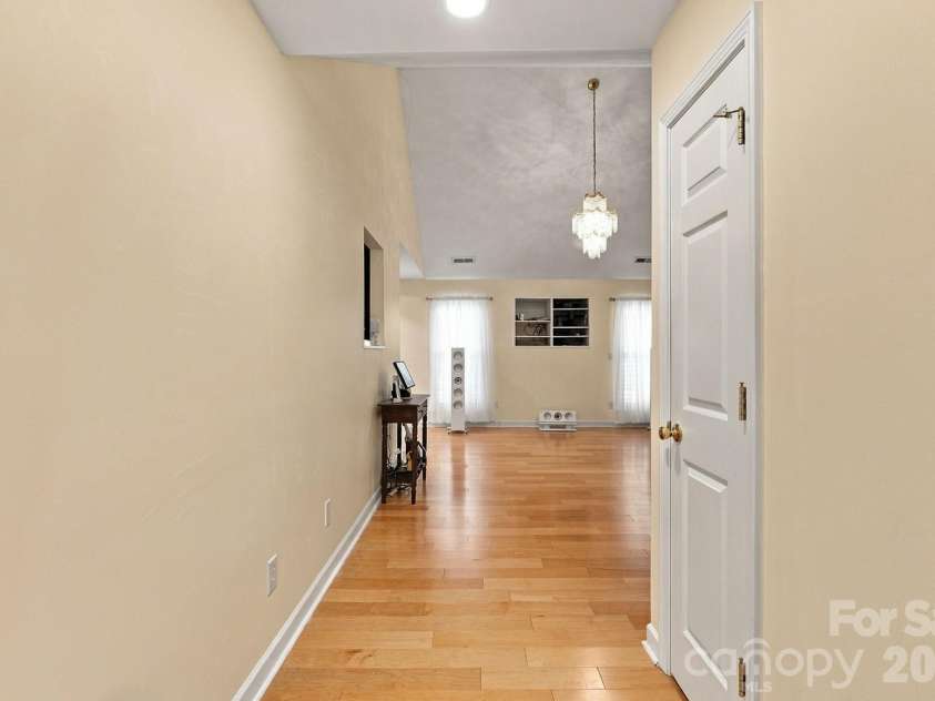 7917 Pebbleridge Drive, Charlotte, NC 28212.  MLS# CAR4421717, YatesRealty ID 49248. 