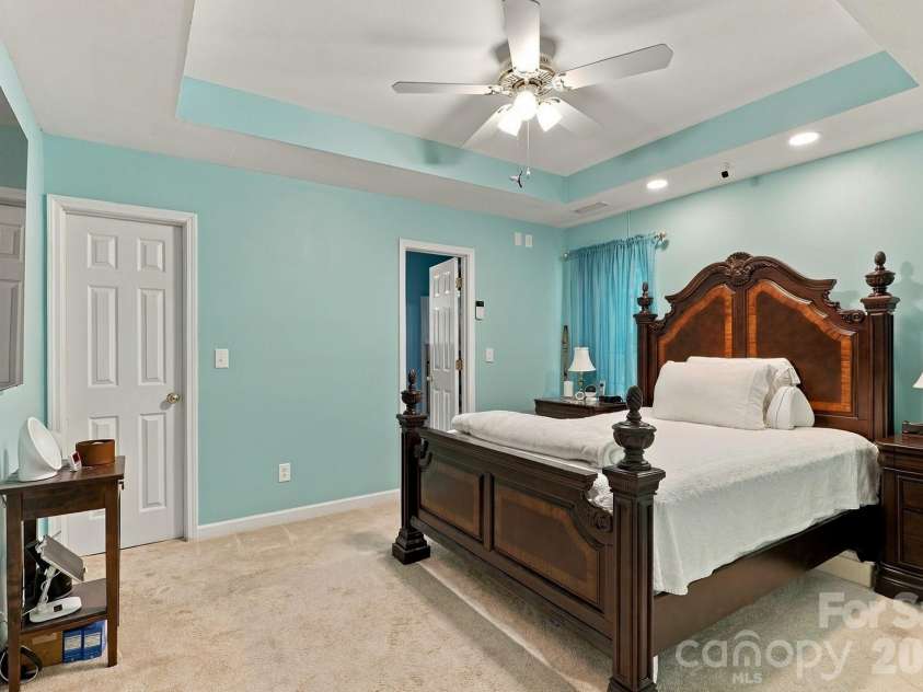 7917 Pebbleridge Drive, Charlotte, NC 28212.  MLS# CAR4421717, YatesRealty ID 49248. 