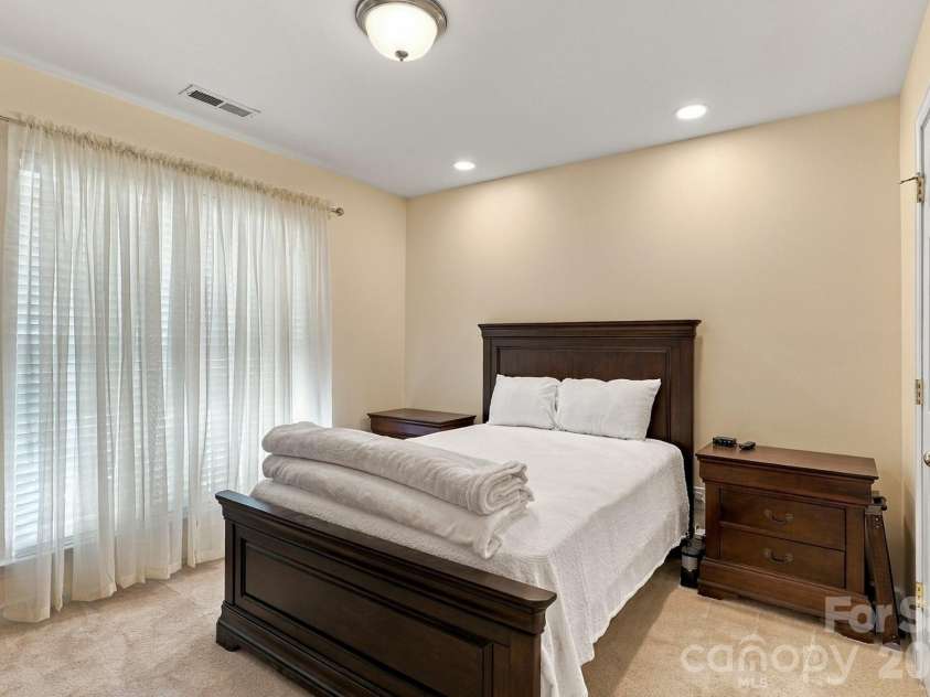 7917 Pebbleridge Drive, Charlotte, NC 28212.  MLS# CAR4421717, YatesRealty ID 49248. 
