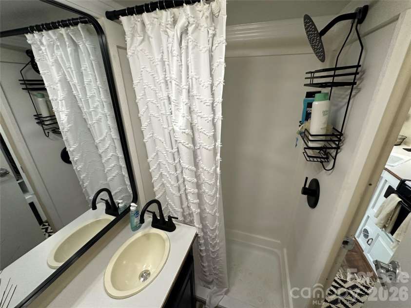 108 Robin Lane, New London, NC 28127.  MLS# CAR4410799, YatesRealty ID 49249. 