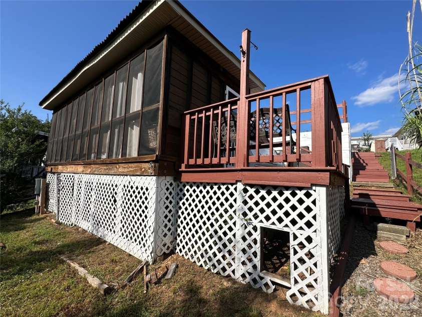 108 Robin Lane, New London, NC 28127.  MLS# CAR4410799, YatesRealty ID 49249. 