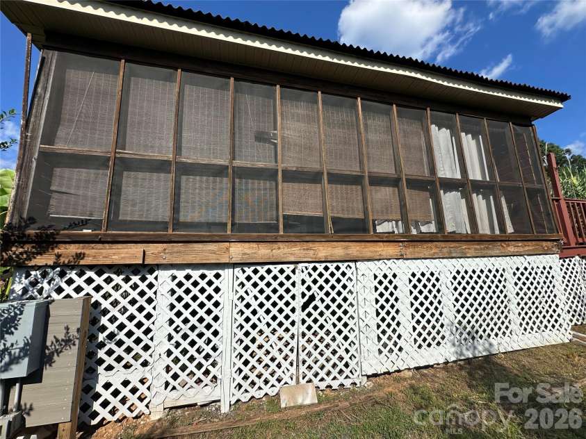 108 Robin Lane, New London, NC 28127.  MLS# CAR4410799, YatesRealty ID 49249. 