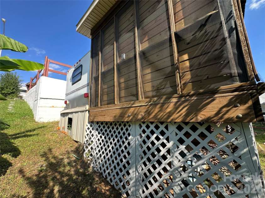 108 Robin Lane, New London, NC 28127.  MLS# CAR4410799, YatesRealty ID 49249. 