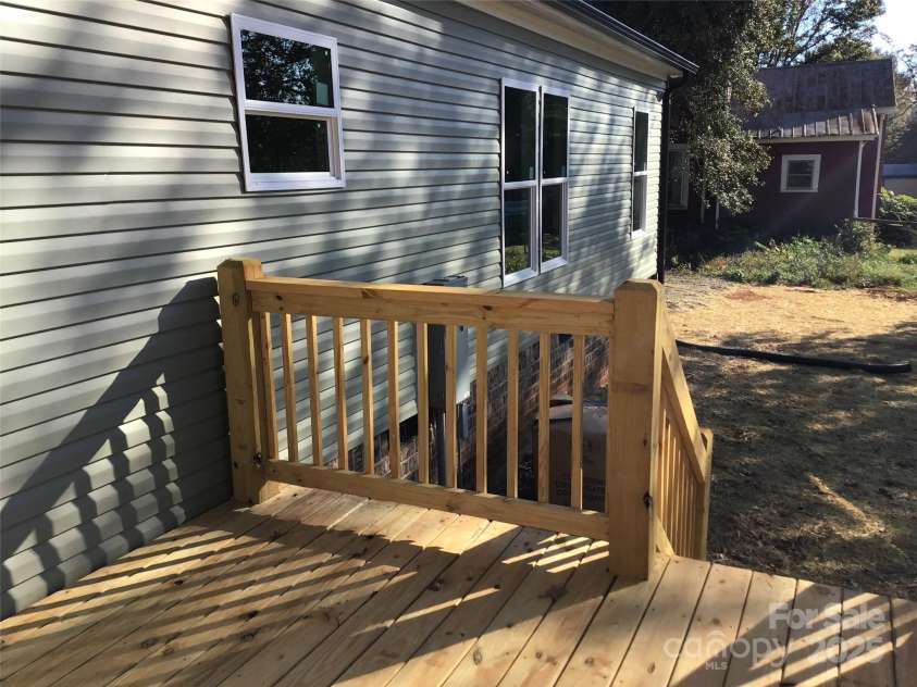 3925 Taylorsville Highway, Statesville, NC 28625.  MLS# CAR4242968, YatesRealty ID 4925. 