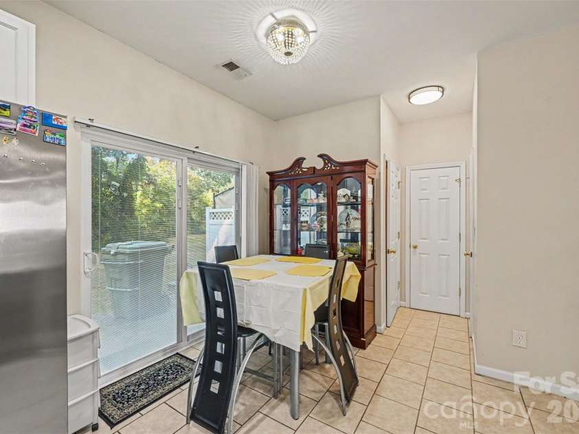 539 Delta Drive, Fort Mill, SC 29715.  MLS# CAR4421805, YatesRealty ID 49250. Open dining area