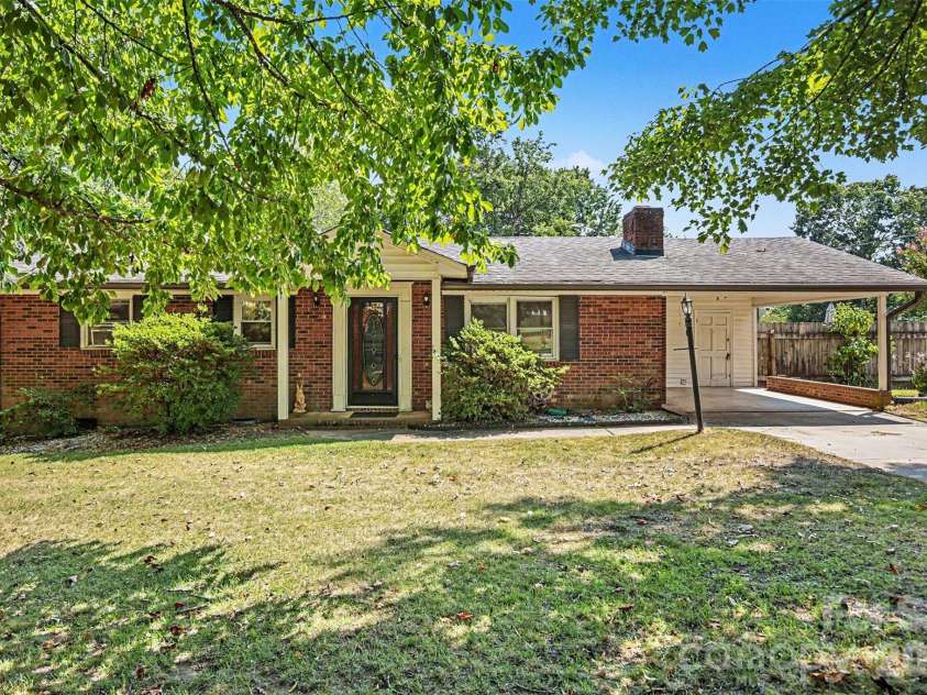 3932 Yokley Street, Winston Salem, NC 27107.  MLS# CAR4422109, YatesRealty ID 49252. 
