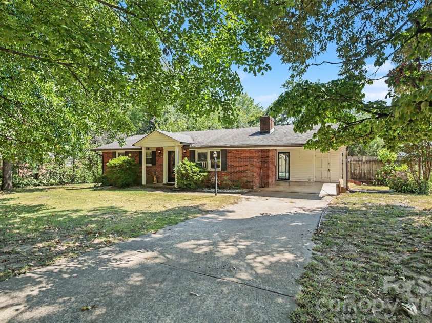 3932 Yokley Street, Winston Salem, NC 27107.  MLS# CAR4422109, YatesRealty ID 49252. 