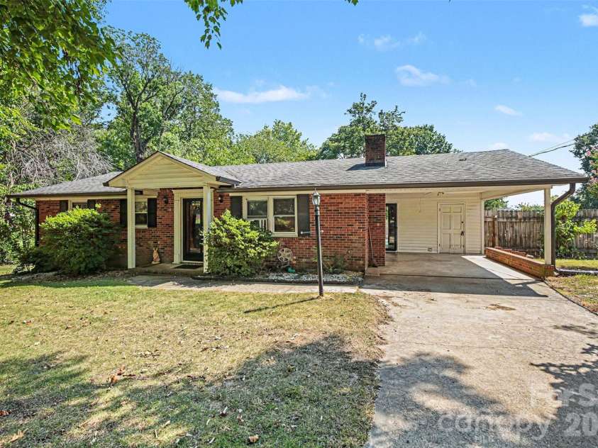 3932 Yokley Street, Winston Salem, NC 27107.  MLS# CAR4422109, YatesRealty ID 49252. 