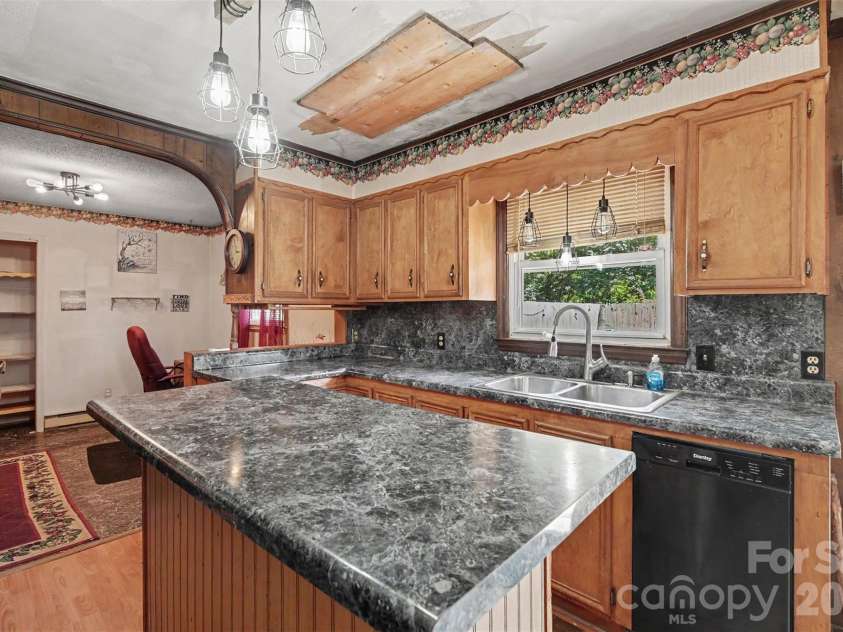 3932 Yokley Street, Winston Salem, NC 27107.  MLS# CAR4422109, YatesRealty ID 49252. 