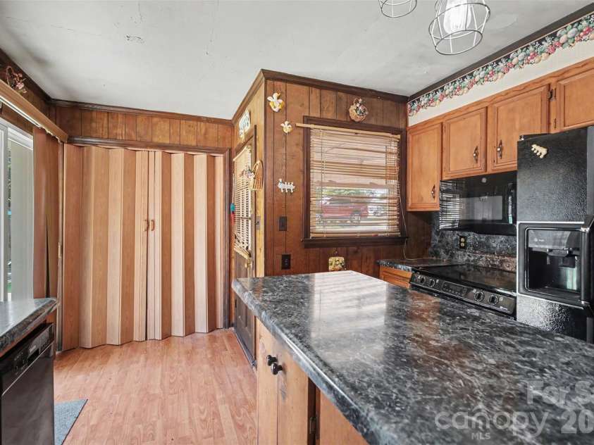 3932 Yokley Street, Winston Salem, NC 27107.  MLS# CAR4422109, YatesRealty ID 49252. 