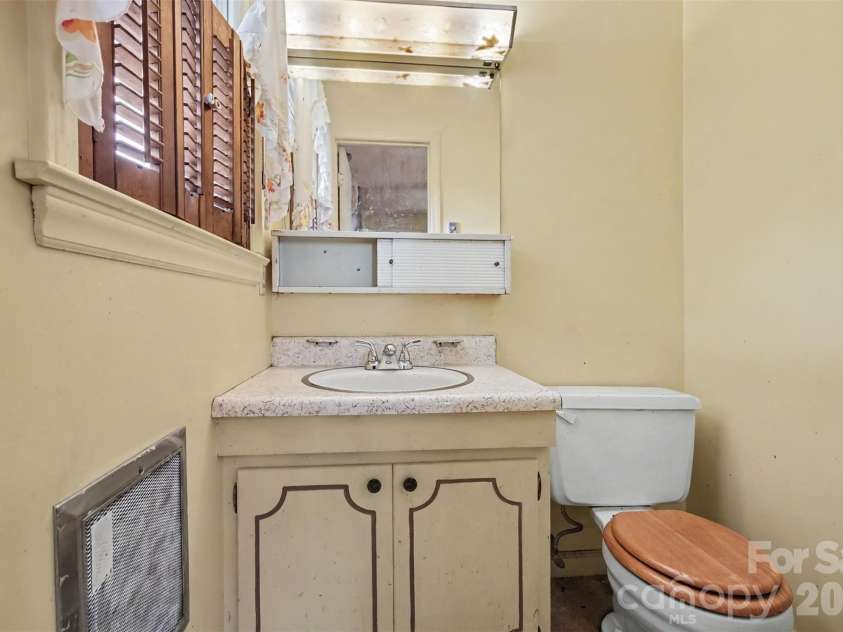 3932 Yokley Street, Winston Salem, NC 27107.  MLS# CAR4422109, YatesRealty ID 49252. 